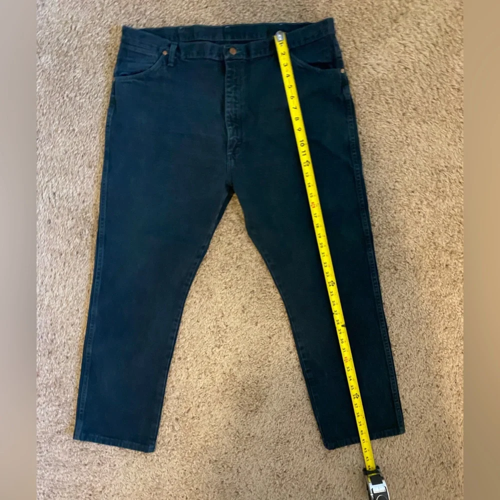 Men’s Green Wrangler style 13MWZKM Size 42x30